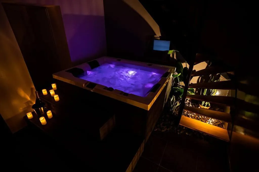 مواران Love Room Suite Romantique Avec Jacuzzi Et Cinema Privatif 0*,  فرنسا